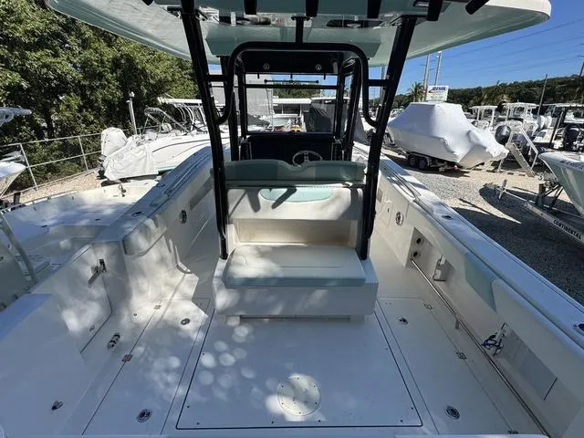 Slide: The Image of Robalo R302 Center Console 2024 - 6