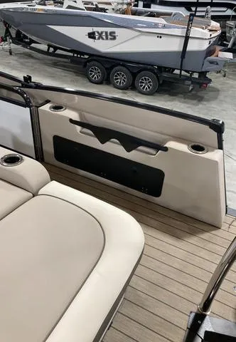 Slide: The Image of 2025 Avalon 23 Catalina Versatile Rear Bench, beige seating, modern design. - 7