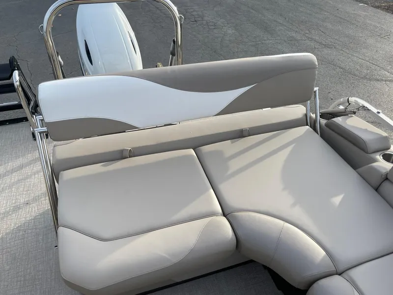 Slide: The Image of 2025 Avalon LSZ Cruise Rear Bench with sleek, modern design and comfortable seating. - 20