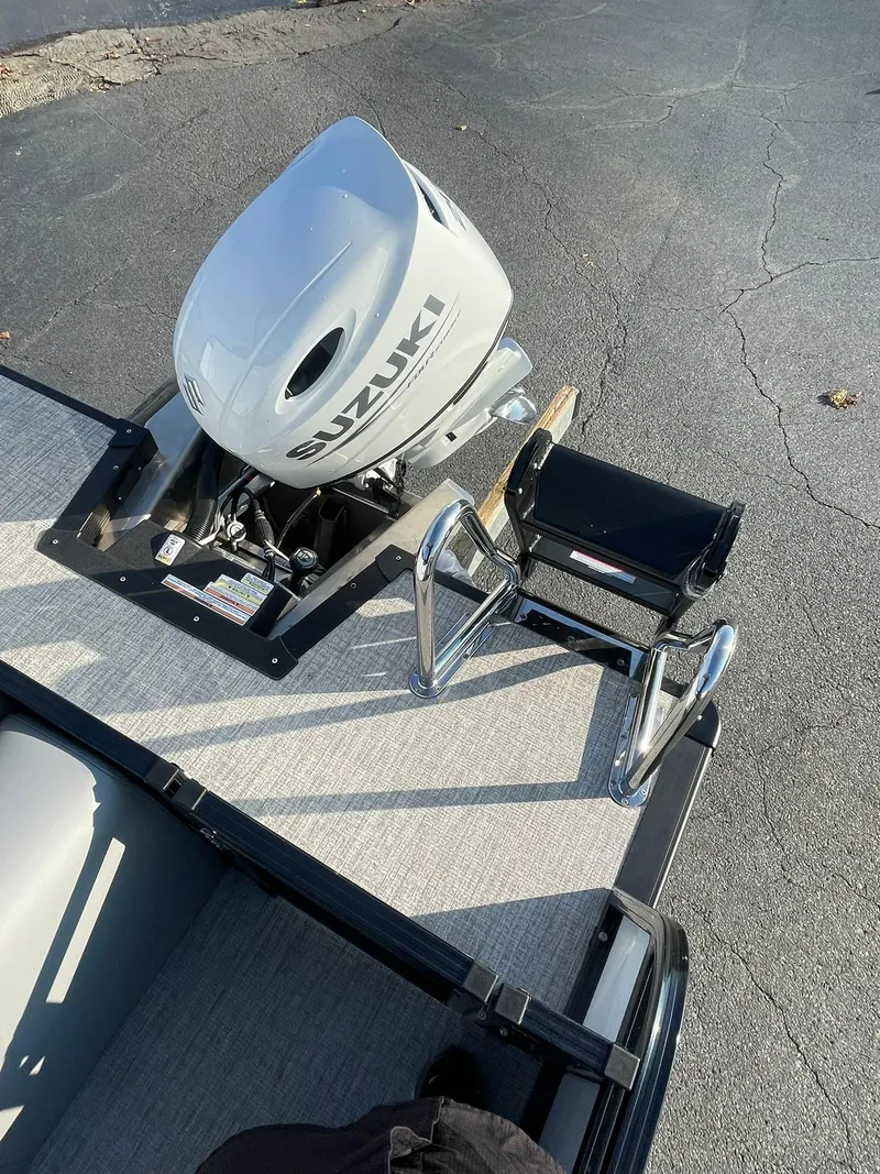 Slide: The Image of 2025 Avalon LSZ ELITE boat with Suzuki outboard motor on a sunny day. - 19