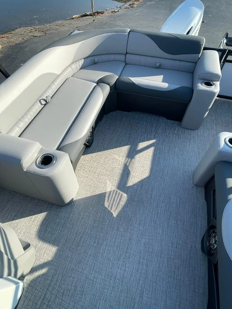 Slide: The Image of 2025 Avalon LSZ ELITE boat interior with gray seating and cup holders. - 21