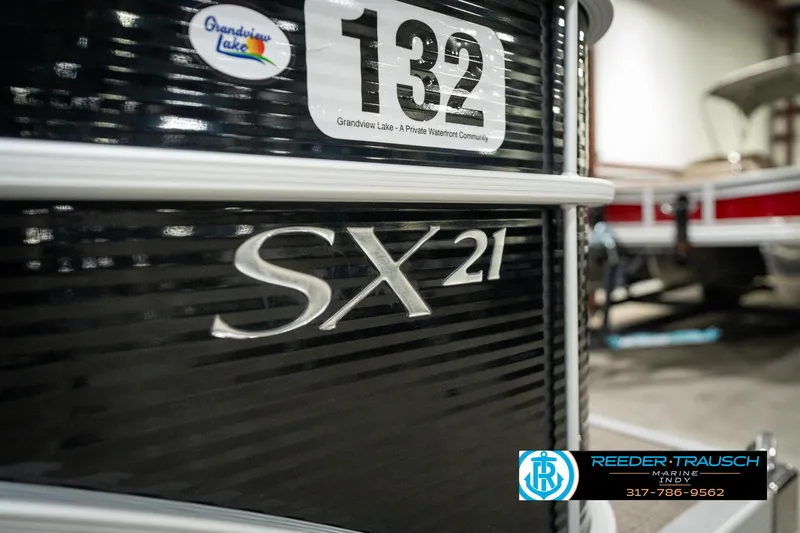 Slide: The Image of Bennington 21 SLX 2019 - 53