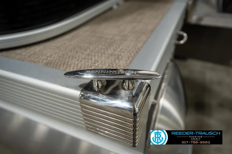 Slide: The Image of Bennington 21 SLX 2019 - 54