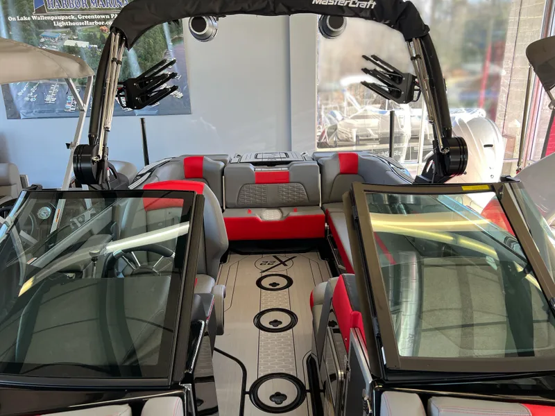 Slide: The Image of 2025 MasterCraft X22 boat interior with sleek design and modern features. - 15