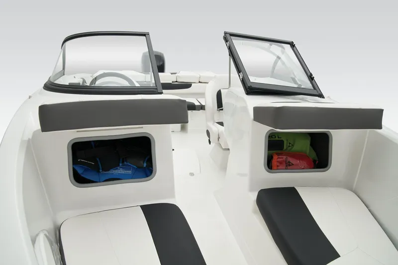 Slide: The Image of Tahoe 200 S 2025 - 25