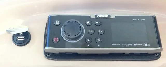 Slide: The Image of Fusion marine stereo system on a 2001 Sea Ray Sundancer 540 yacht. - 41