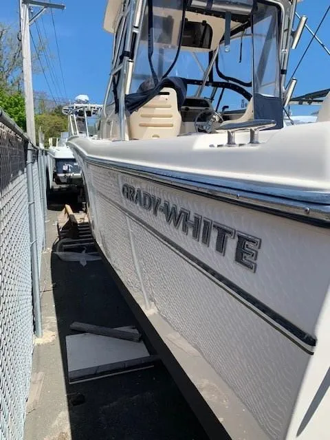 Slide: The Image of 2014 Grady-White Seafarer 226 boat docked beside a fence. - 5
