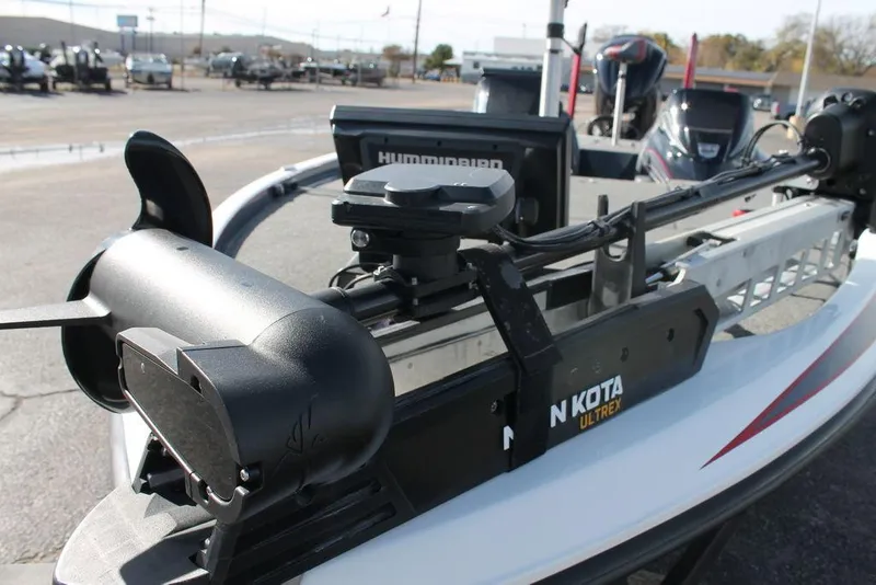 Slide: The Image of 2019 Skeeter FX21 Apex boat with Minn Kota Ultrex trolling motor and Humminbird fish finder. - 14