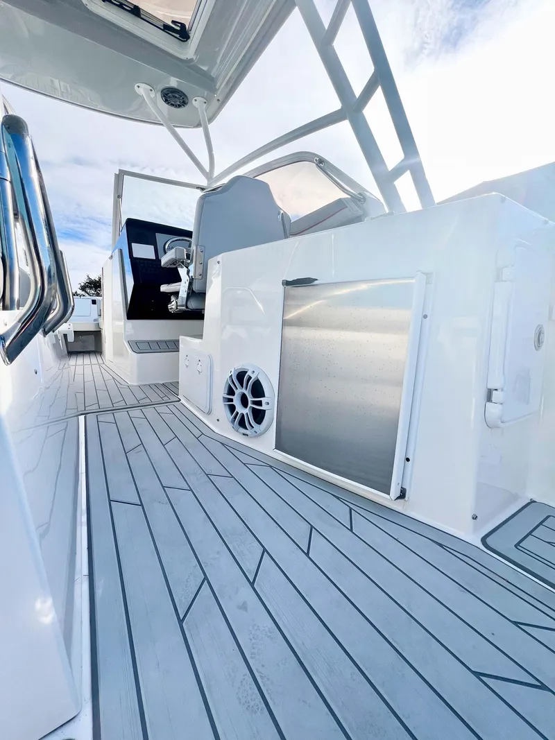 Slide: The Image of 2023 Solara S-250 DC boat interior with sleek design and modern amenities. - 14