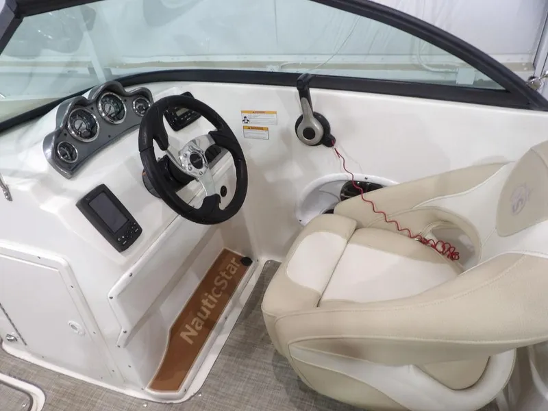 Slide: The Image of NauticStar 203DC 2018 - 19