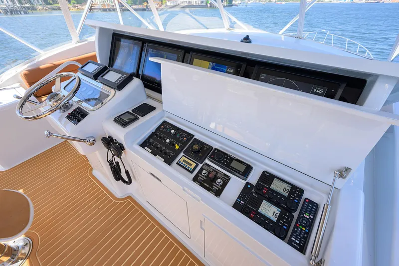 Slide: The Image of Hatteras 60 Convertible 2001 - 51