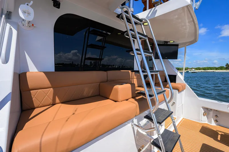 Slide: The Image of Hatteras 60 Convertible 2001 - 57