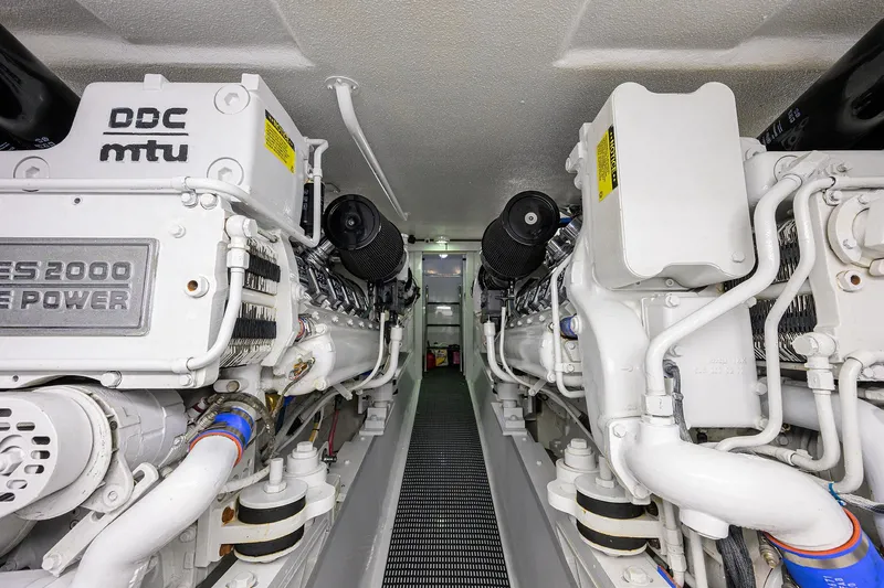 Slide: The Image of Hatteras 60 Convertible 2001 - 66