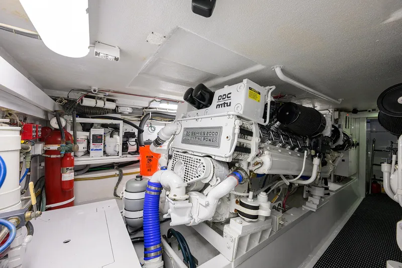 Slide: The Image of Hatteras 60 Convertible 2001 - 70