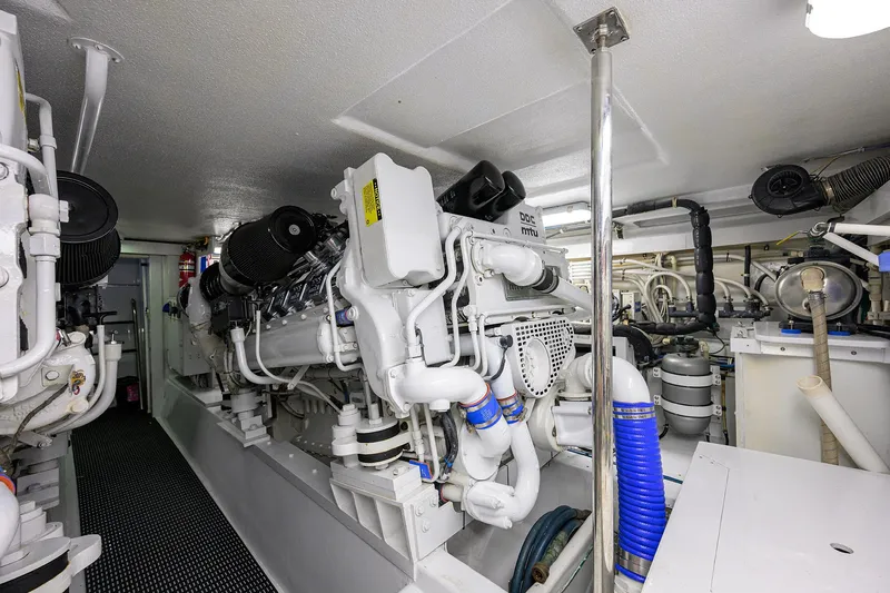 Slide: The Image of Hatteras 60 Convertible 2001 - 71