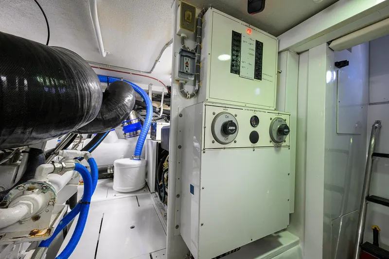 Slide: The Image of Hatteras 60 Convertible 2001 - 74