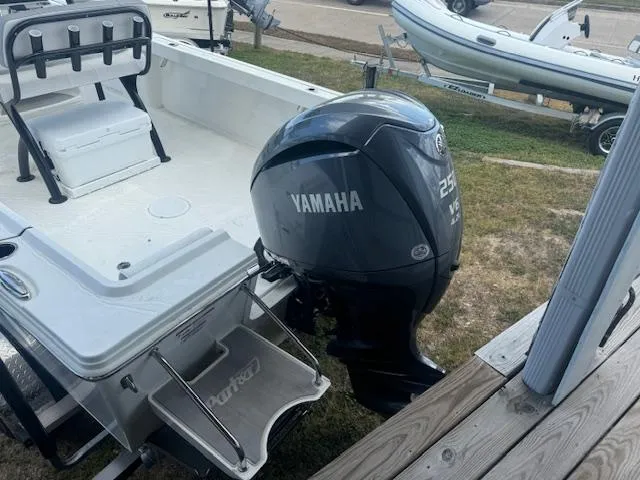 Slide: The Image of 2025 Parker 23SE Center Console boat with Yamaha 250 outboard motor. - 15