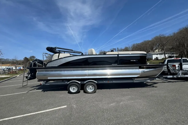 Slide: The Image of Harris Breeze 230 2025 - 0