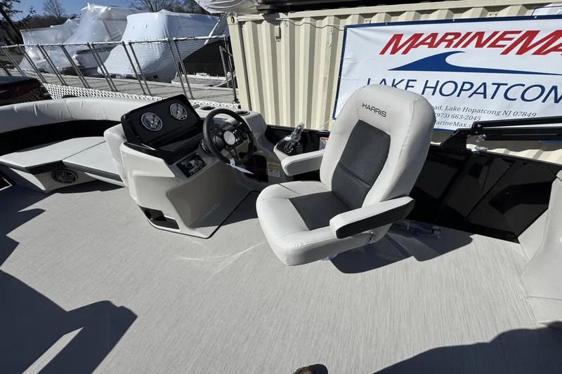Slide: The Image of Harris Breeze 230 2025 - 30
