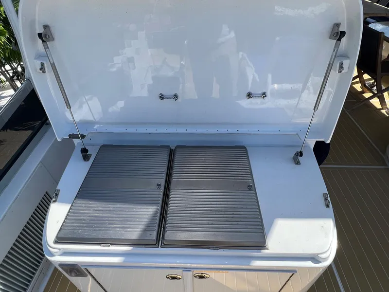 Slide: The Image of Hatteras 80 Motor Yacht 2004 - 63