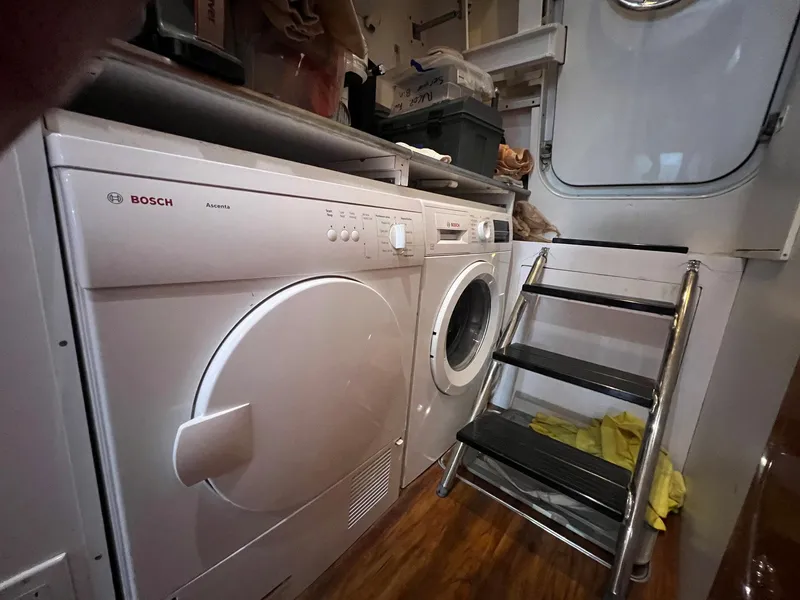 Slide: The Image of Hatteras 80 Motor Yacht 2004 - 72