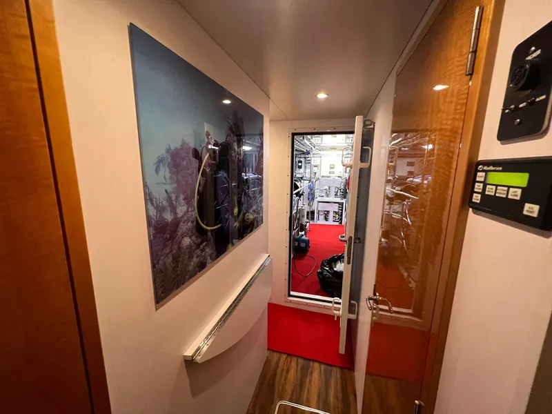 Slide: The Image of Hatteras 80 Motor Yacht 2004 - 73