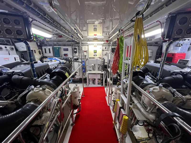 Slide: The Image of Hatteras 80 Motor Yacht 2004 - 76