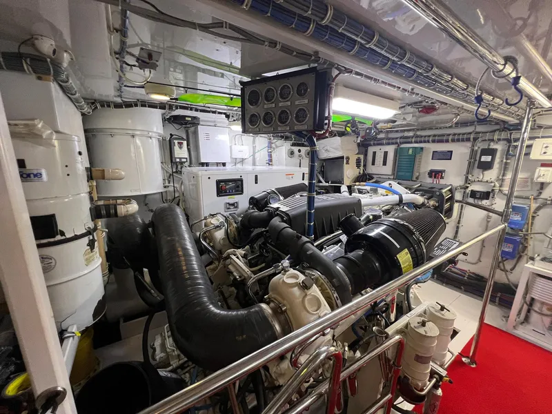 Slide: The Image of Hatteras 80 Motor Yacht 2004 - 77