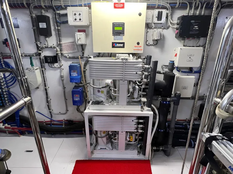 Slide: The Image of Hatteras 80 Motor Yacht 2004 - 81