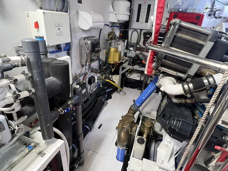 Slide: The Image of Hatteras 80 Motor Yacht 2004 - 82