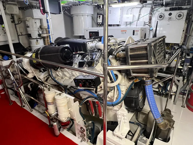 Slide: The Image of Hatteras 80 Motor Yacht 2004 - 89