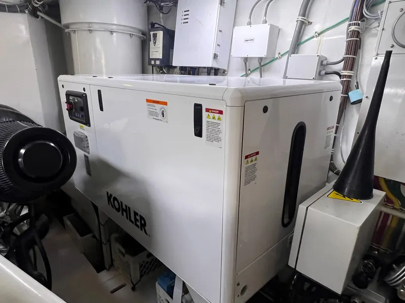 Slide: The Image of Hatteras 80 Motor Yacht 2004 - 90