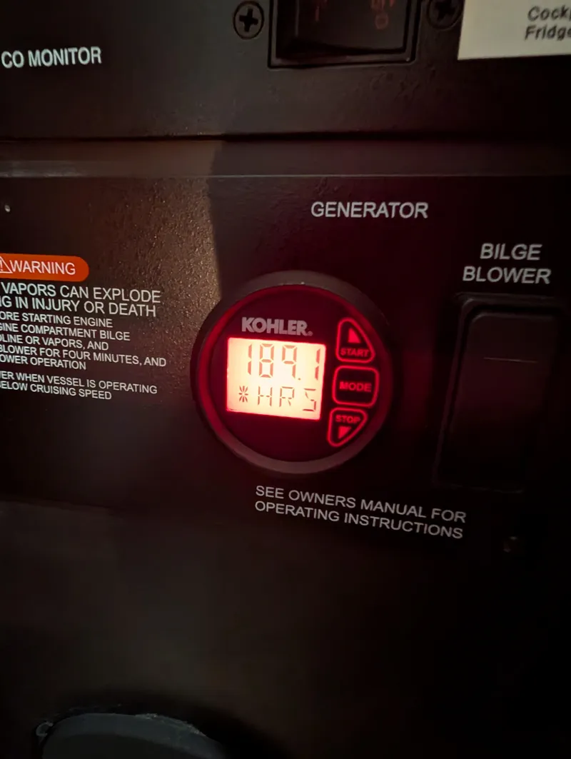 Slide: The Image of Kohler generator display on 2015 Sea Ray 280 Sundancer, showing 189.1 hours. - 21