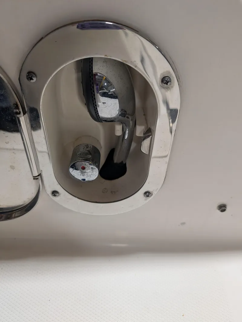 Slide: The Image of Fuel cap of 2015 Sea Ray 280 Sundancer boat. - 29