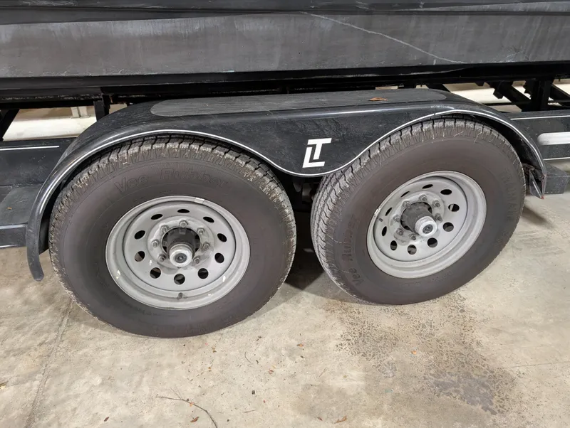 Slide: The Image of Trailer wheels for 2015 Sea Ray 280 Sundancer boat. - 41