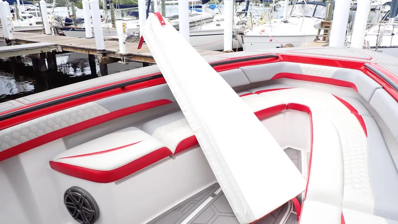 Slide: The Image of Statement 350 Open 2024 - 114