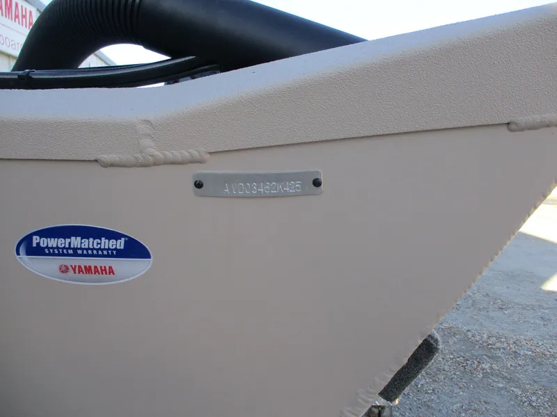 Slide: The Image of 2025 Avid 18 Rogue SC boat with Yamaha PowerMatched system label. - 11
