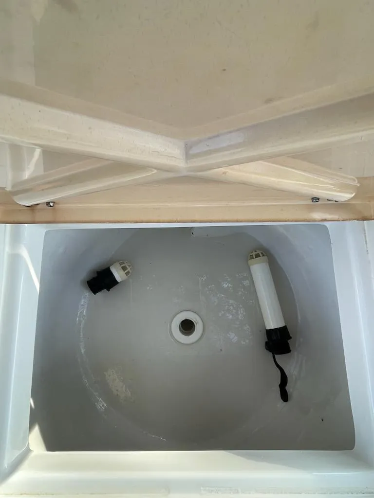 Slide: The Image of 1998 Hewes Bayfisher livewell interior with aerator tubes. - 10