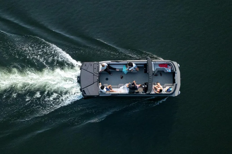 Slide: The Image of Manitou Explore 24 MAX Switchback 2025 - 17