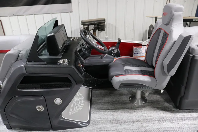 Slide: The Image of Bennington 24 M Fastback 2025 - 12