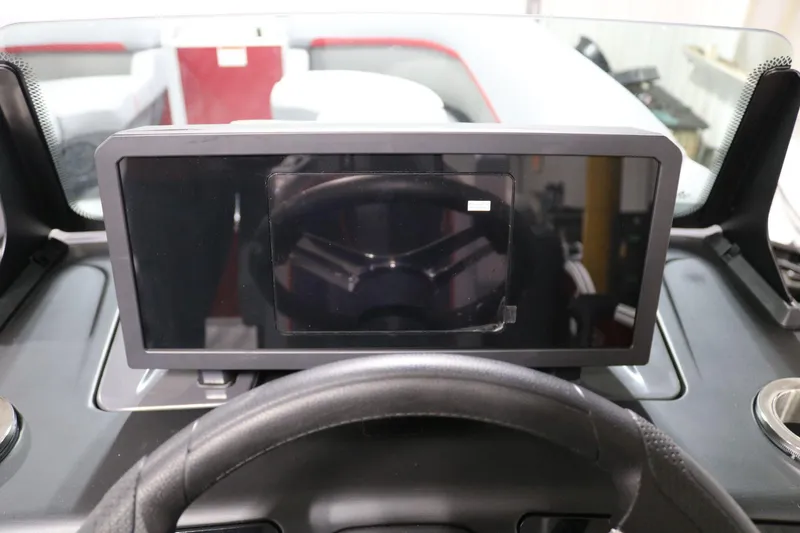 Slide: The Image of Bennington 24 M Fastback 2025 - 15