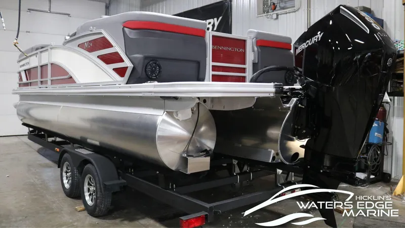 Slide: The Image of Bennington 24 M Fastback 2025 - 2