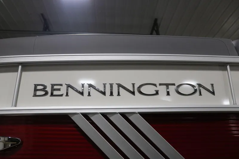 Slide: The Image of Bennington 24 M Fastback 2025 - 22