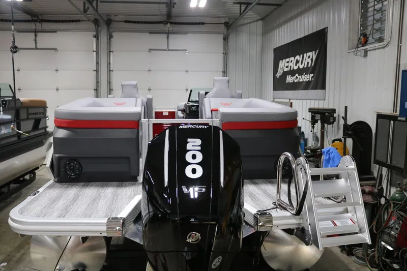 Slide: The Image of Bennington 24 M Fastback 2025 - 3