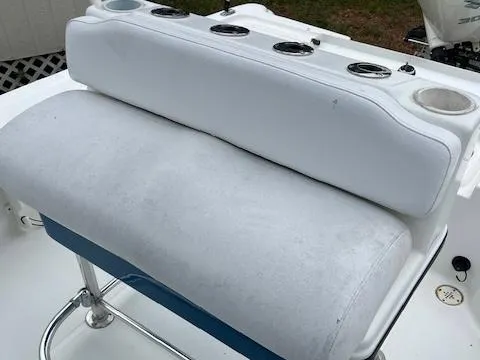 Slide: The Image of 2004 Triton 240 LTS boat seat with rod holders and cup holders. - 7