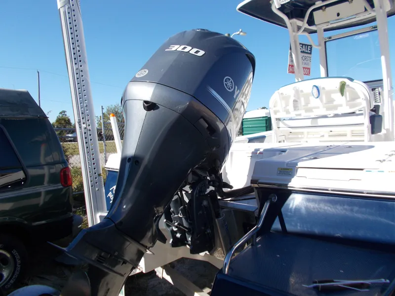 Slide: The Image of 2020 Robalo 246 Cayman boat with Yamaha 300 outboard motor. - 5