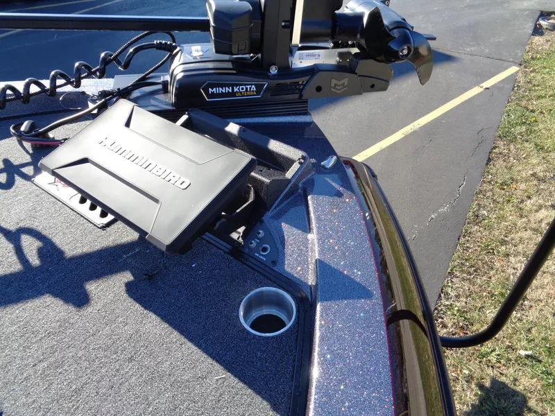 Slide: The Image of 2025 Vexus DVX22S boat with Minn Kota motor and Humminbird electronics. - 10