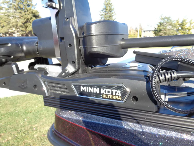 Slide: The Image of Minn Kota Ulterra motor on 2025 Vexus DVX22S boat, close-up view. - 27