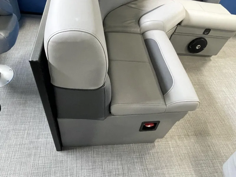 Slide: The Image of Bentley Pontoons LE 180 3 POINT 2025 - 10