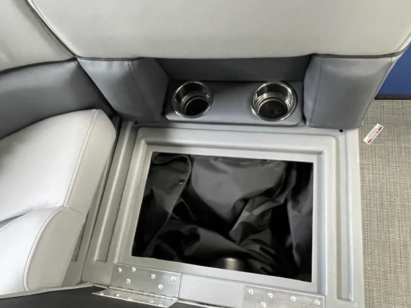 Slide: The Image of Bentley Pontoons LE 180 3 POINT 2025 - 15